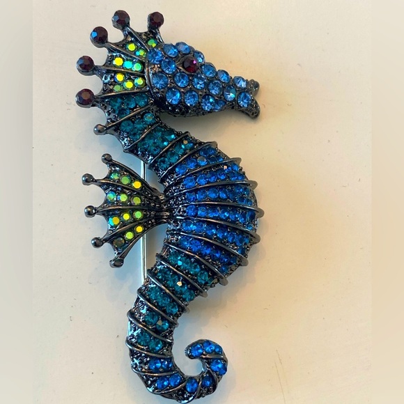 Steps and Stones Jewelry - Creative Unique Seahorse Shape Rhinestone Decorative Enamel Alloy Brooch